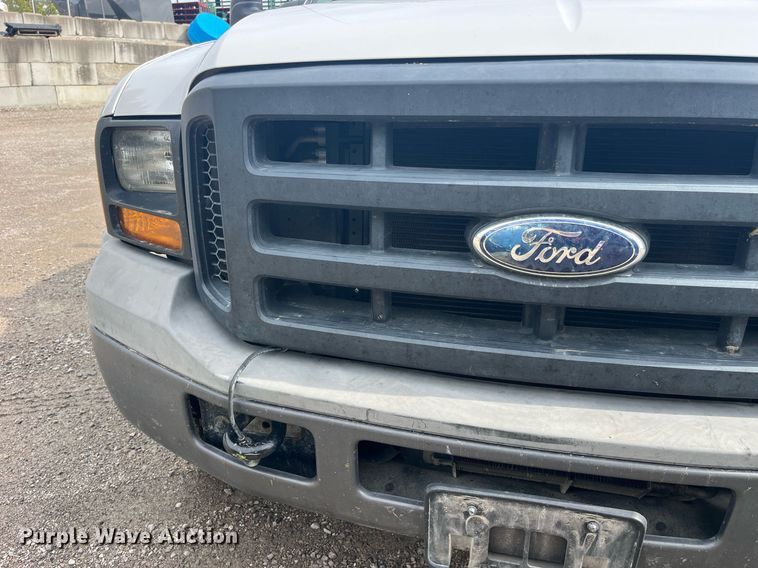 image for item DP2101 2006 Ford F450 Super Duty XL  flatbed truck