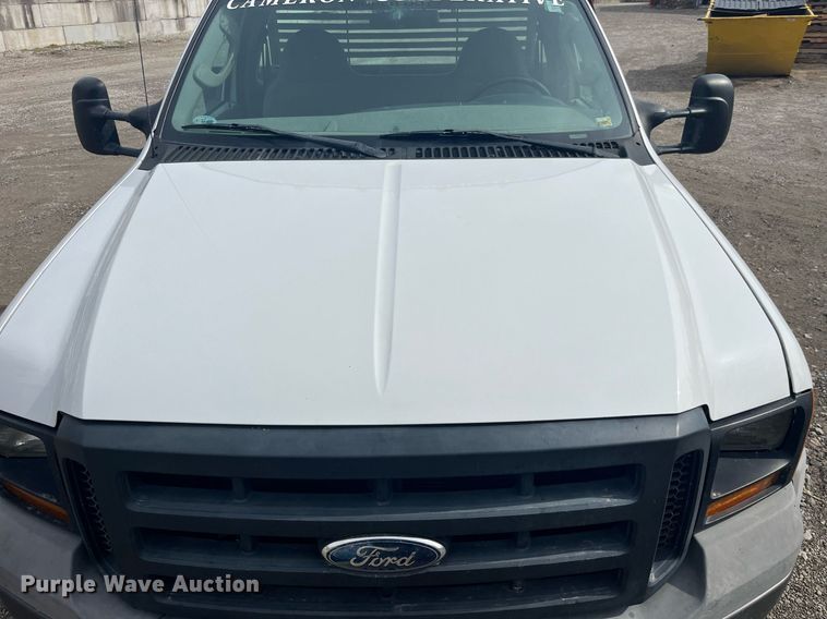 image for item DP2101 2006 Ford F450 Super Duty XL  flatbed truck