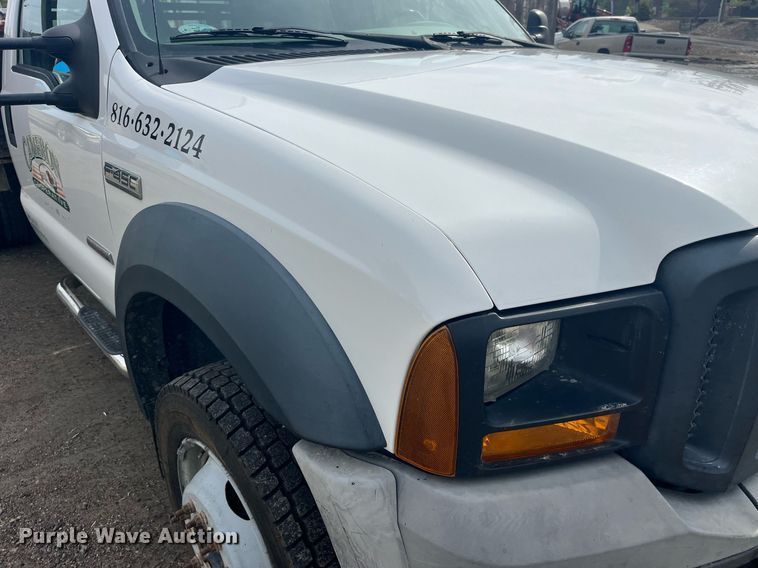 image for item DP2101 2006 Ford F450 Super Duty XL  flatbed truck