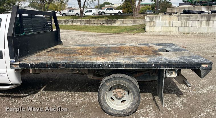 image for item DP2101 2006 Ford F450 Super Duty XL  flatbed truck