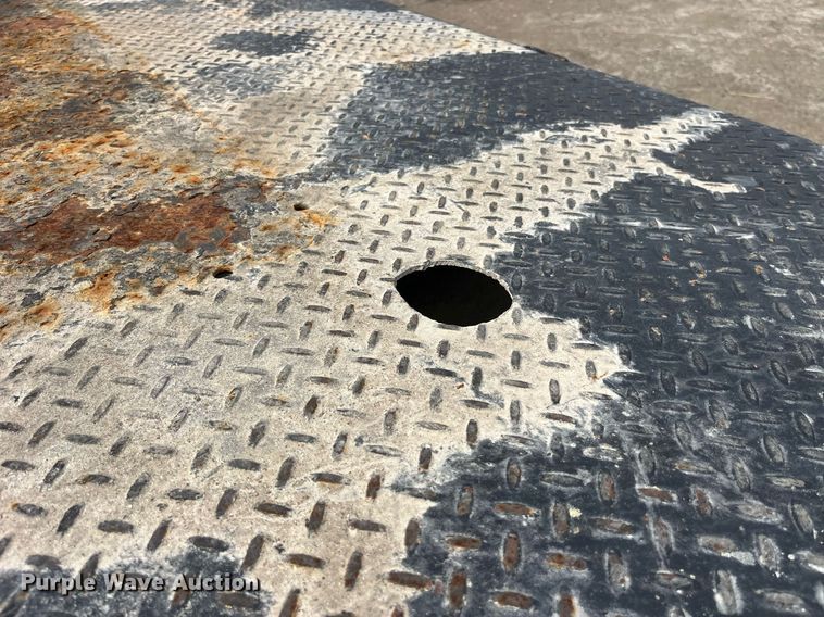 image for item DP2101 2006 Ford F450 Super Duty XL  flatbed truck