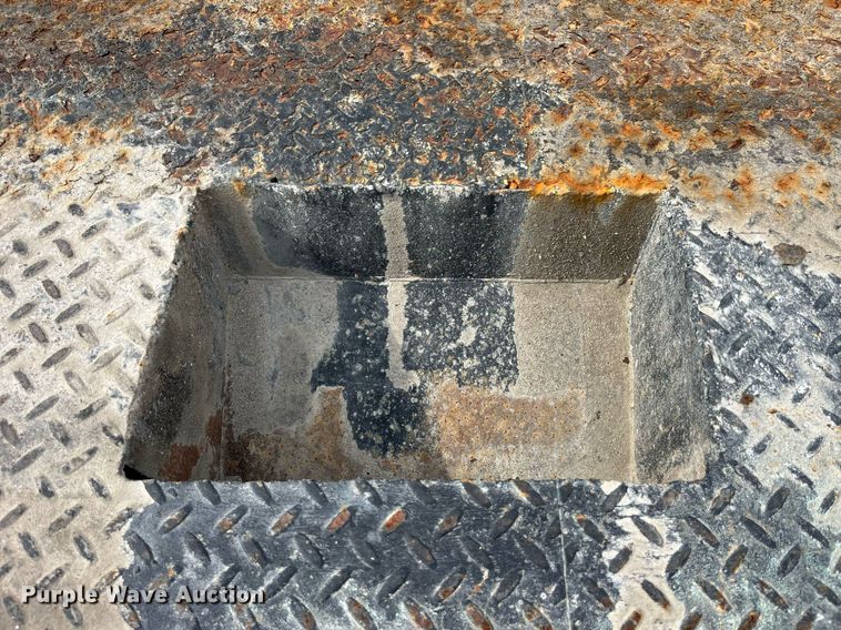 image for item DP2101 2006 Ford F450 Super Duty XL  flatbed truck