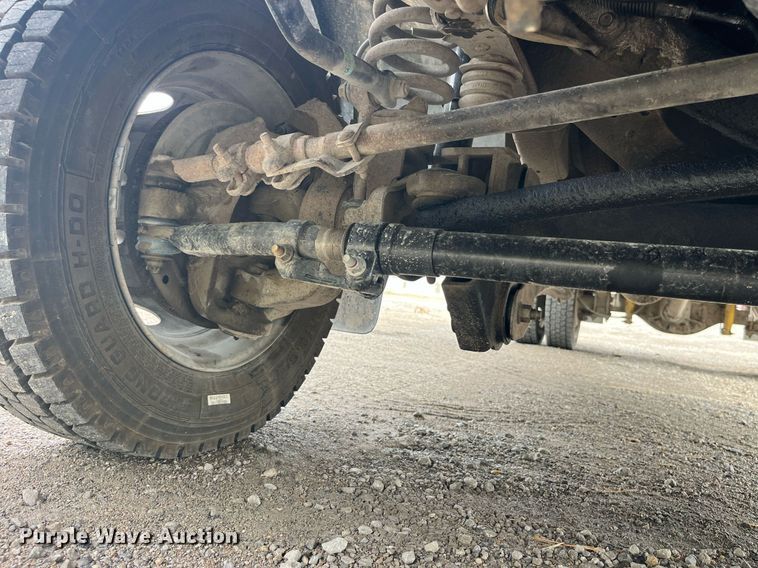 image for item DP2101 2006 Ford F450 Super Duty XL  flatbed truck