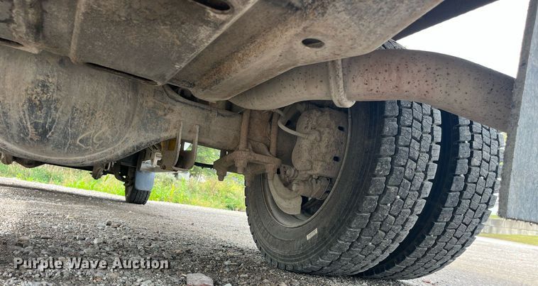 image for item DP2101 2006 Ford F450 Super Duty XL  flatbed truck