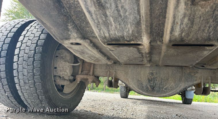 image for item DP2101 2006 Ford F450 Super Duty XL  flatbed truck