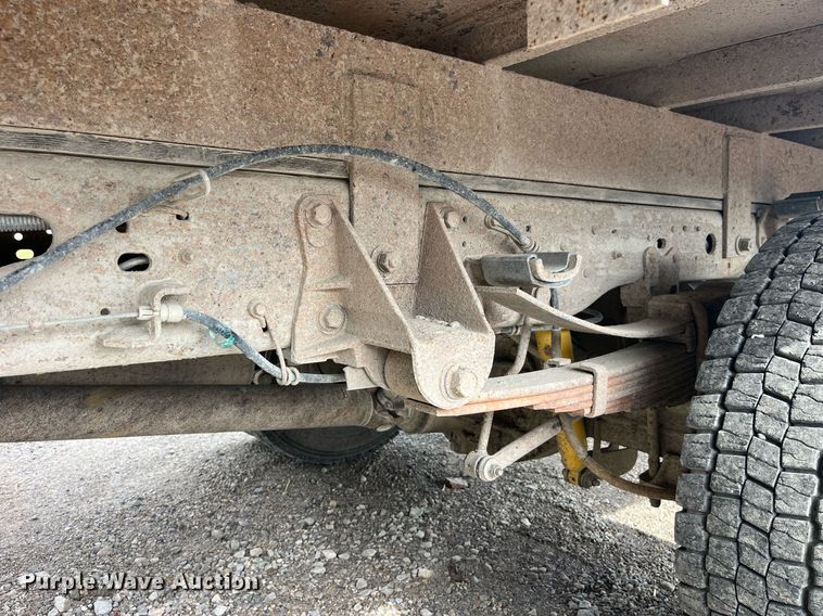 image for item DP2101 2006 Ford F450 Super Duty XL  flatbed truck