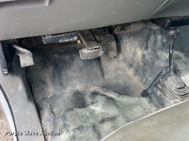 image for item DP2101 2006 Ford F450 Super Duty XL  flatbed truck