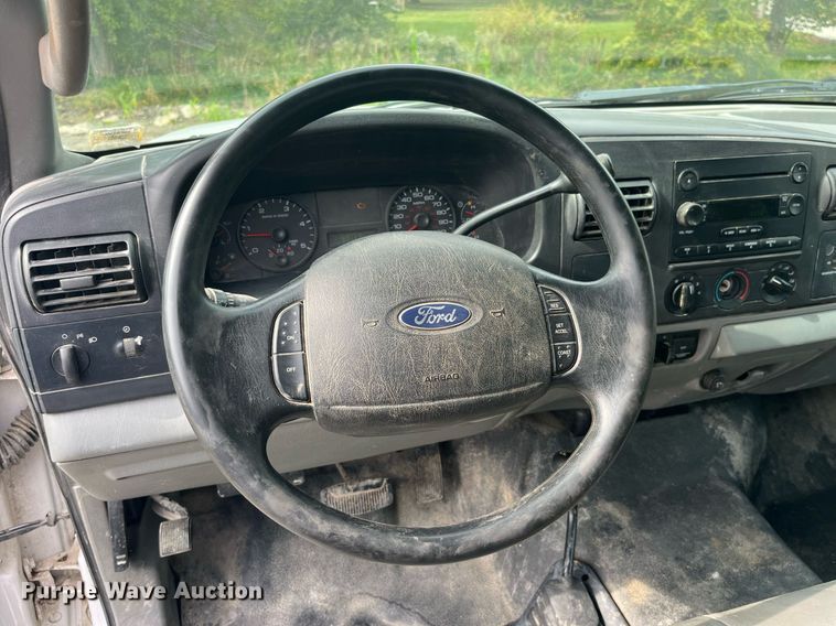 image for item DP2101 2006 Ford F450 Super Duty XL  flatbed truck