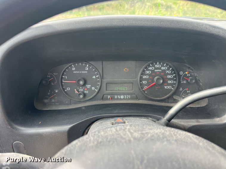 image for item DP2101 2006 Ford F450 Super Duty XL  flatbed truck