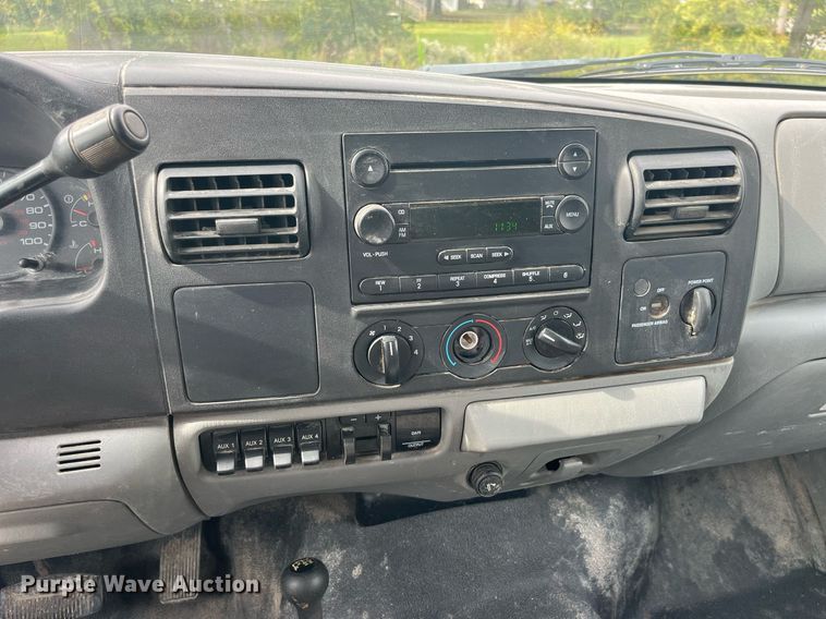 image for item DP2101 2006 Ford F450 Super Duty XL  flatbed truck