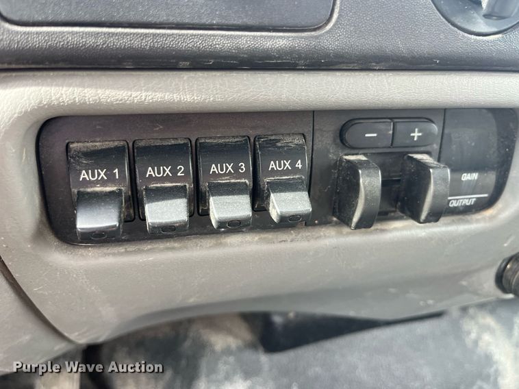 image for item DP2101 2006 Ford F450 Super Duty XL  flatbed truck