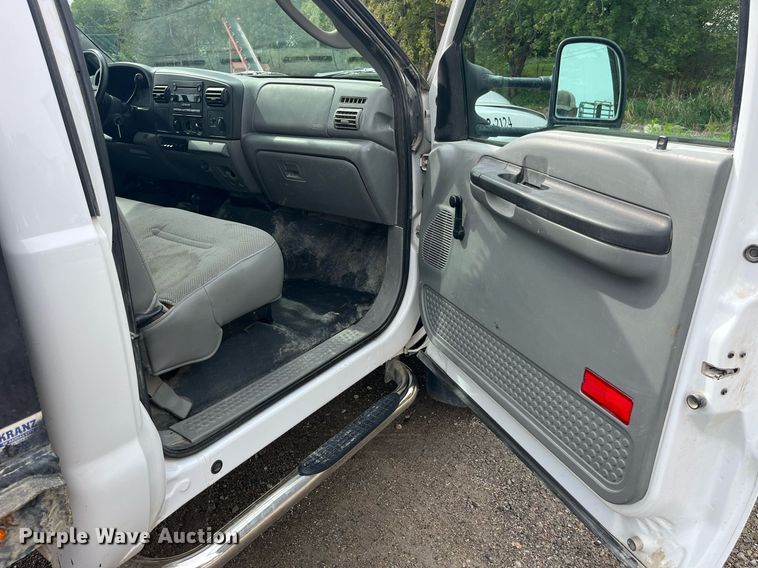 image for item DP2101 2006 Ford F450 Super Duty XL  flatbed truck