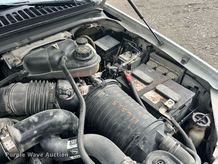 image for item DP2101 2006 Ford F450 Super Duty XL  flatbed truck