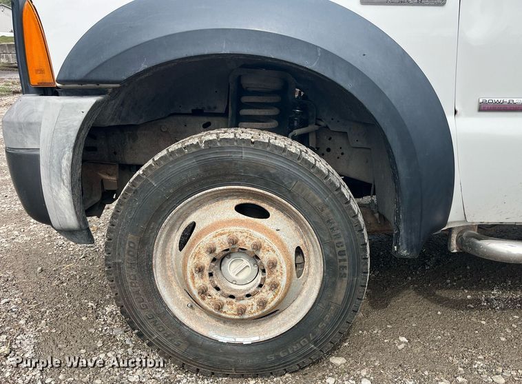 image for item DP2101 2006 Ford F450 Super Duty XL  flatbed truck