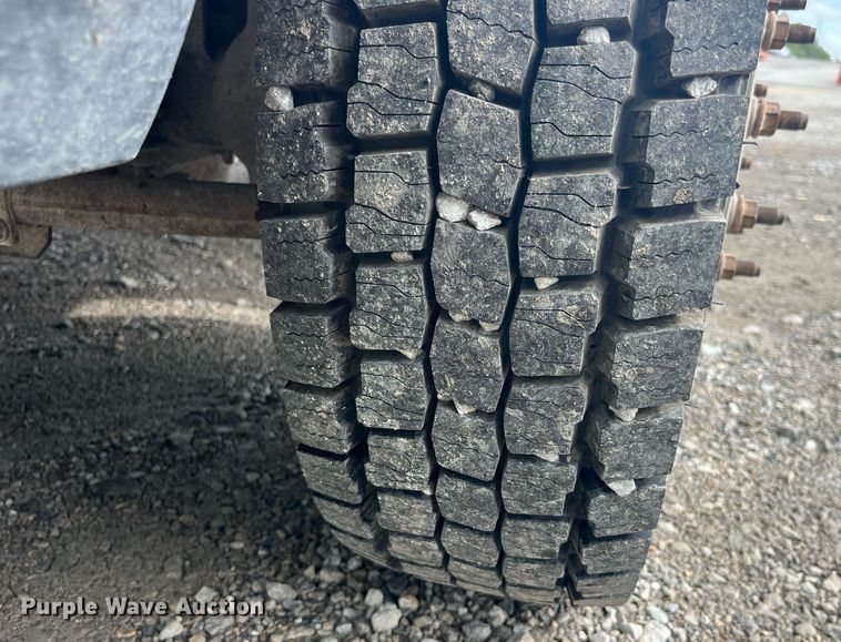 image for item DP2101 2006 Ford F450 Super Duty XL  flatbed truck