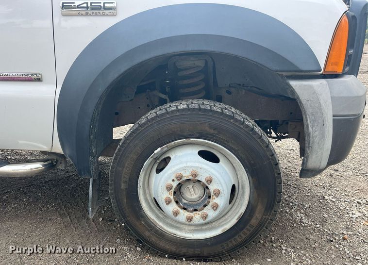 image for item DP2101 2006 Ford F450 Super Duty XL  flatbed truck