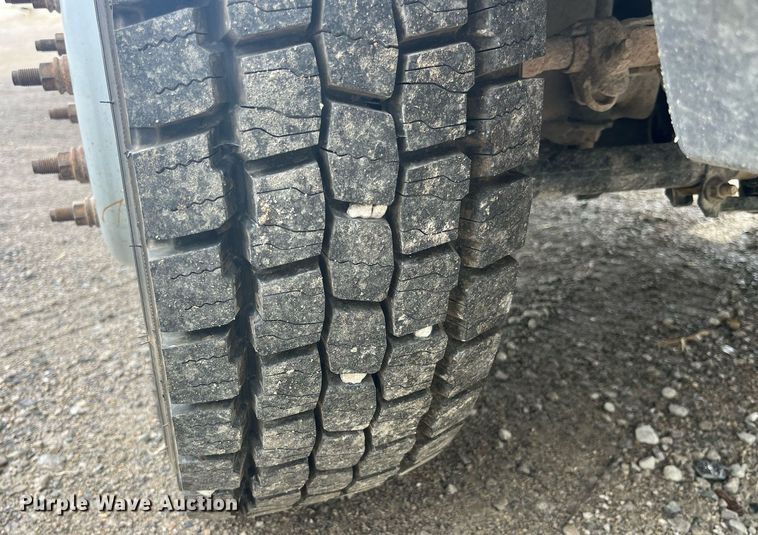 image for item DP2101 2006 Ford F450 Super Duty XL  flatbed truck