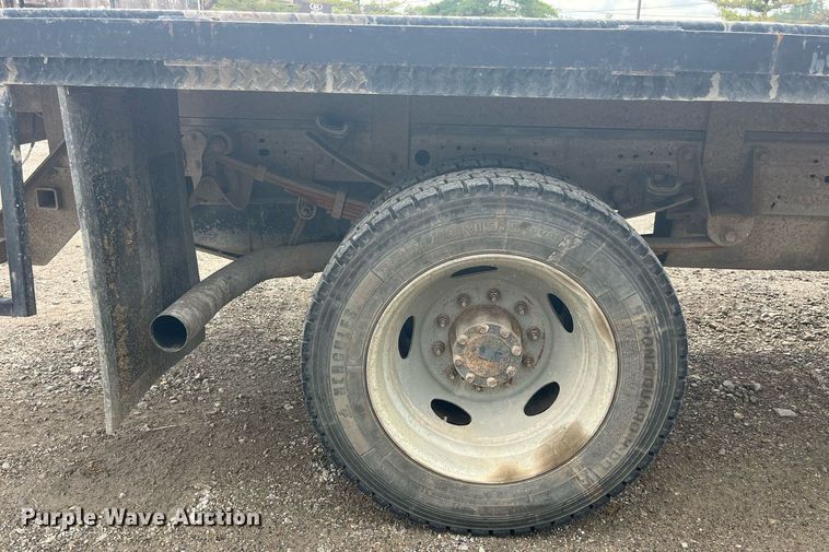 image for item DP2101 2006 Ford F450 Super Duty XL  flatbed truck