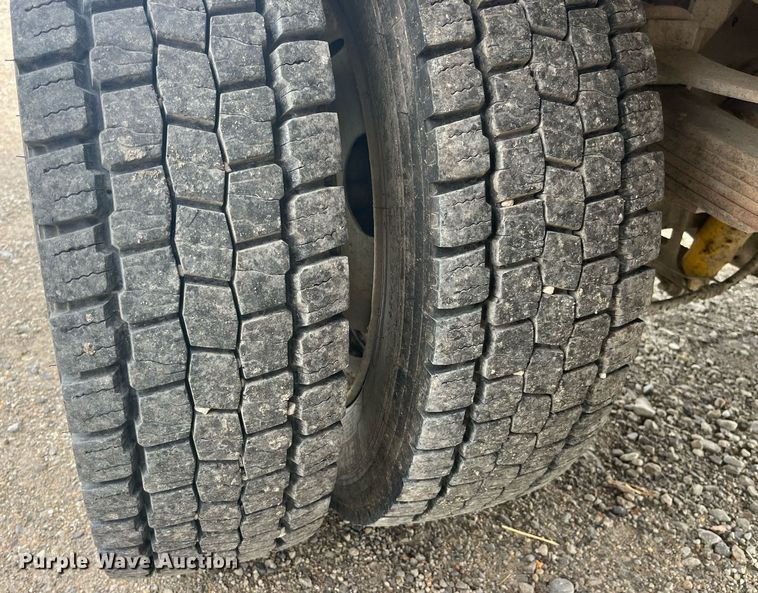 image for item DP2101 2006 Ford F450 Super Duty XL  flatbed truck