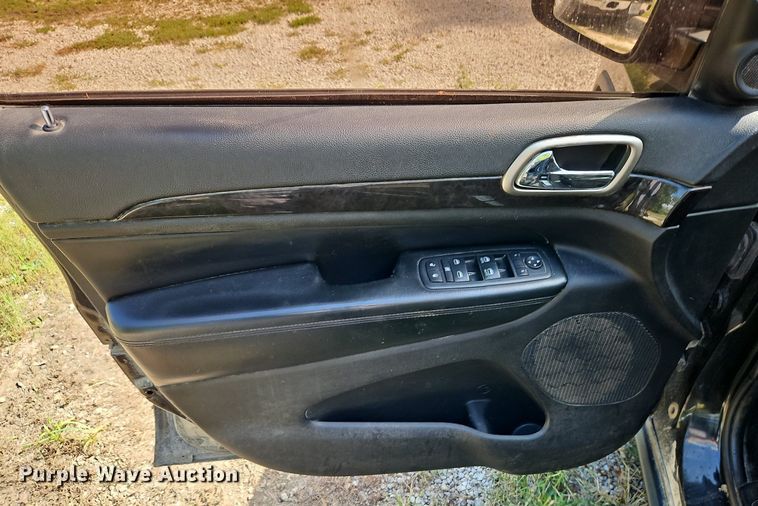 image for item DP2450 2012 Jeep Grand Cherokee Laredo  SUV