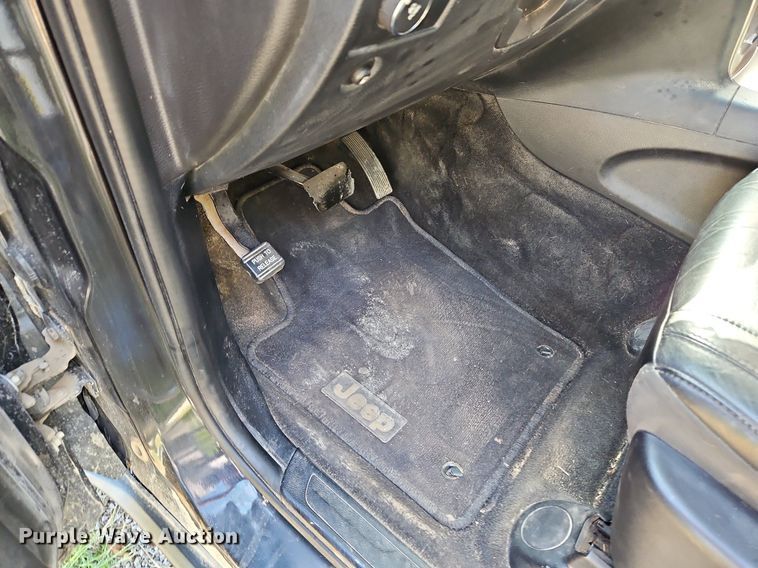 image for item DP2450 2012 Jeep Grand Cherokee Laredo  SUV