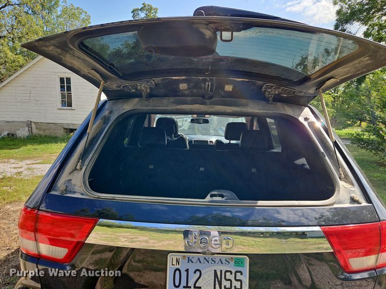 image for item DP2450 2012 Jeep Grand Cherokee Laredo  SUV