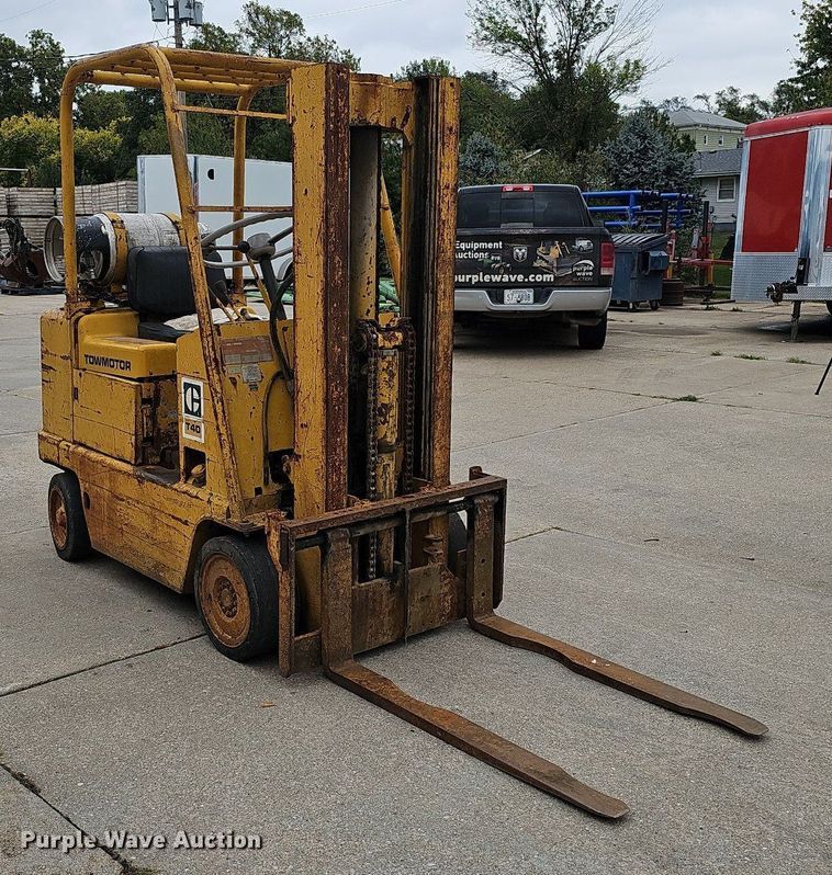 image for item DQ0220 Caterpillar T40  forklift