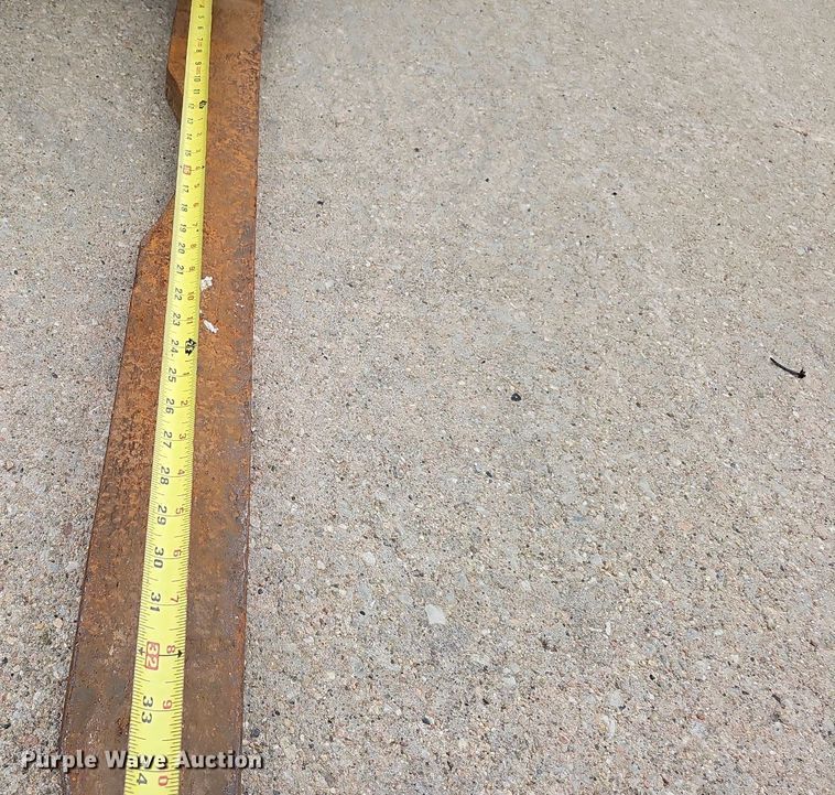 image for item DQ0220 Caterpillar T40  forklift