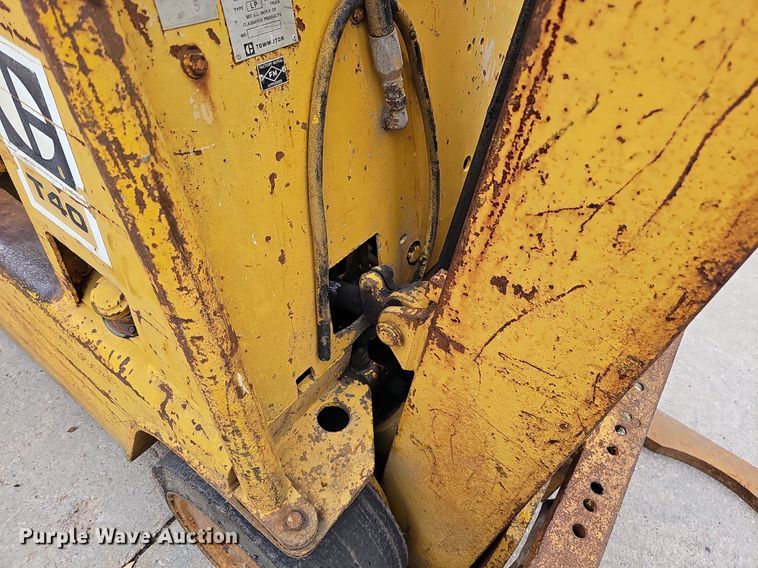 image for item DQ0220 Caterpillar T40  forklift
