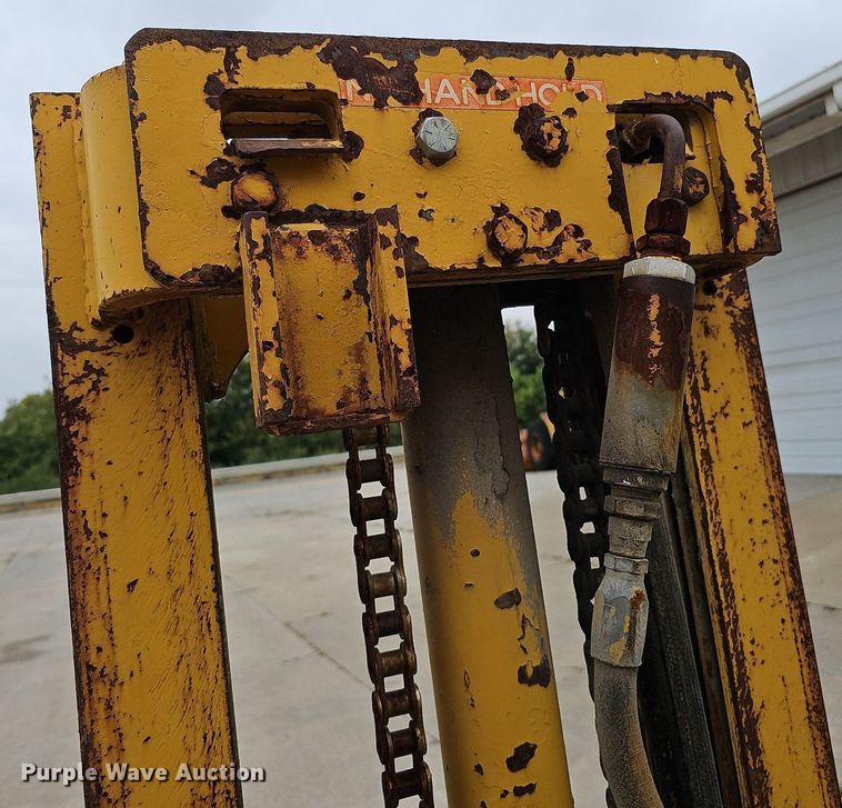 image for item DQ0220 Caterpillar T40  forklift