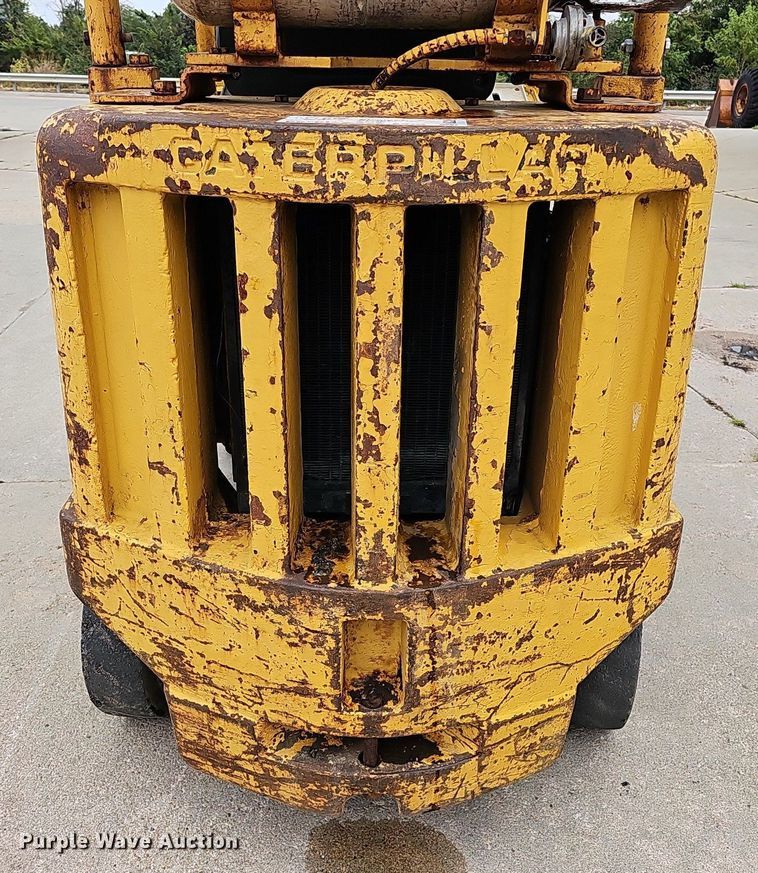 image for item DQ0220 Caterpillar T40  forklift