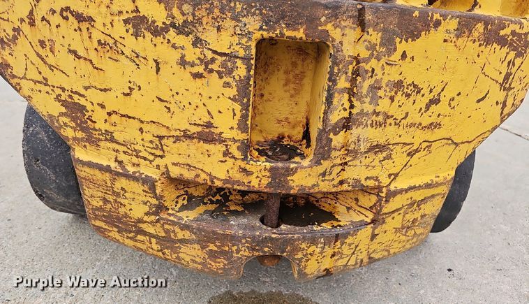 image for item DQ0220 Caterpillar T40  forklift