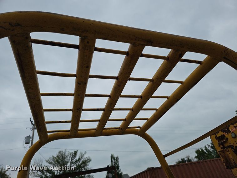 image for item DQ0220 Caterpillar T40  forklift