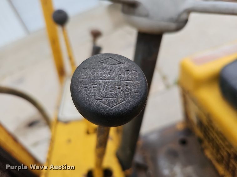 image for item DQ0220 Caterpillar T40  forklift