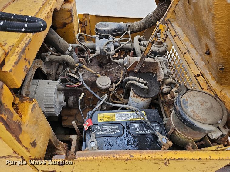 image for item DQ0220 Caterpillar T40  forklift