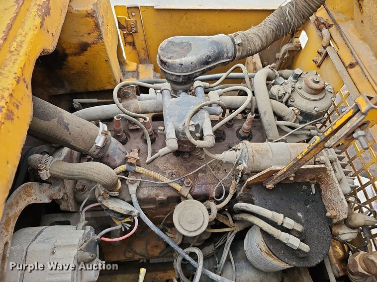 image for item DQ0220 Caterpillar T40  forklift