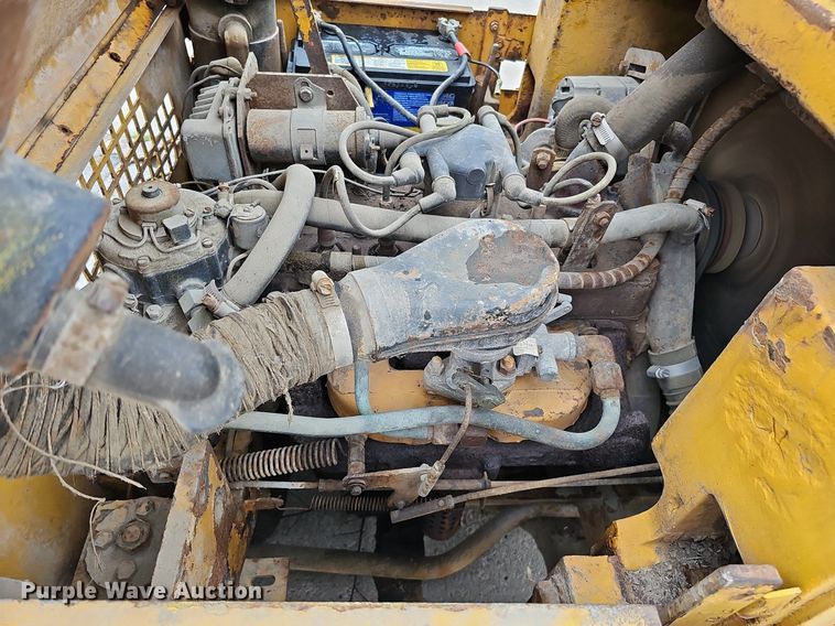 image for item DQ0220 Caterpillar T40  forklift