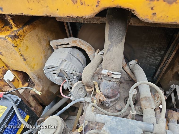 image for item DQ0220 Caterpillar T40  forklift