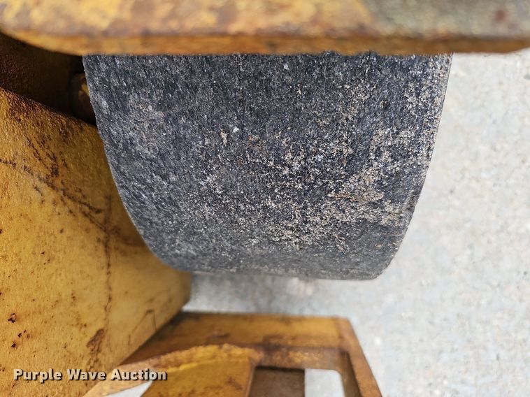 image for item DQ0220 Caterpillar T40  forklift