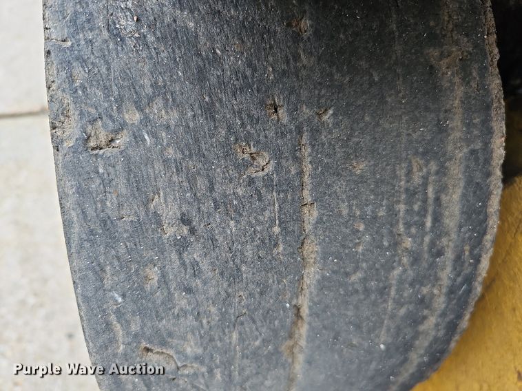 image for item DQ0220 Caterpillar T40  forklift