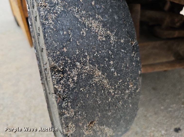 image for item DQ0220 Caterpillar T40  forklift