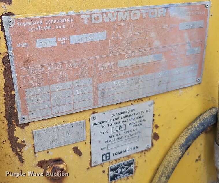 image for item DQ0220 Caterpillar T40  forklift