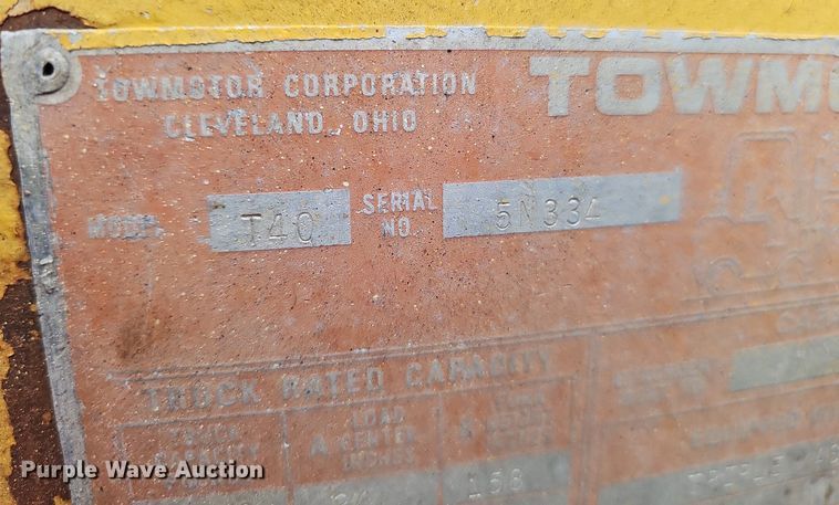 image for item DQ0220 Caterpillar T40  forklift