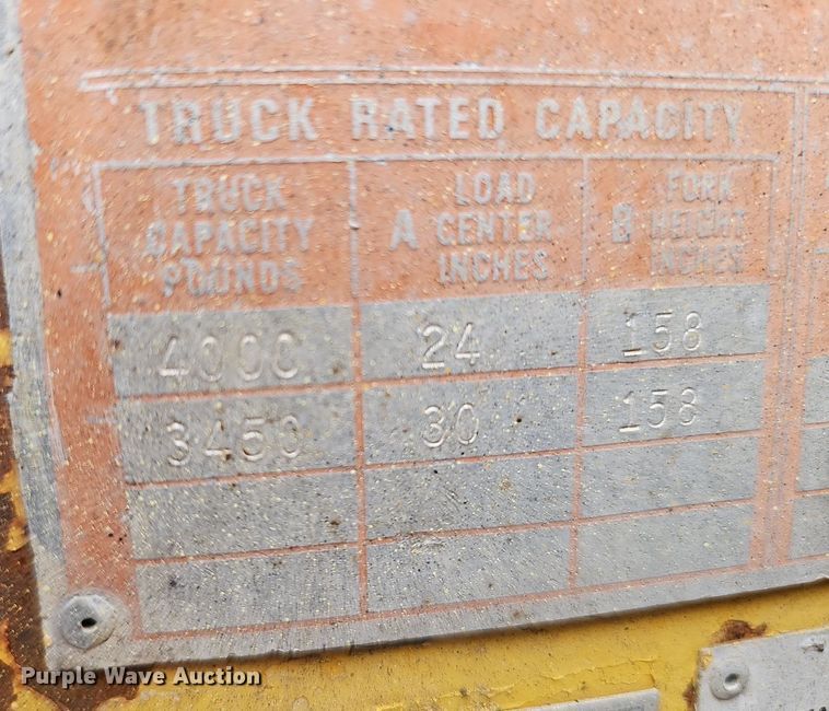 image for item DQ0220 Caterpillar T40  forklift