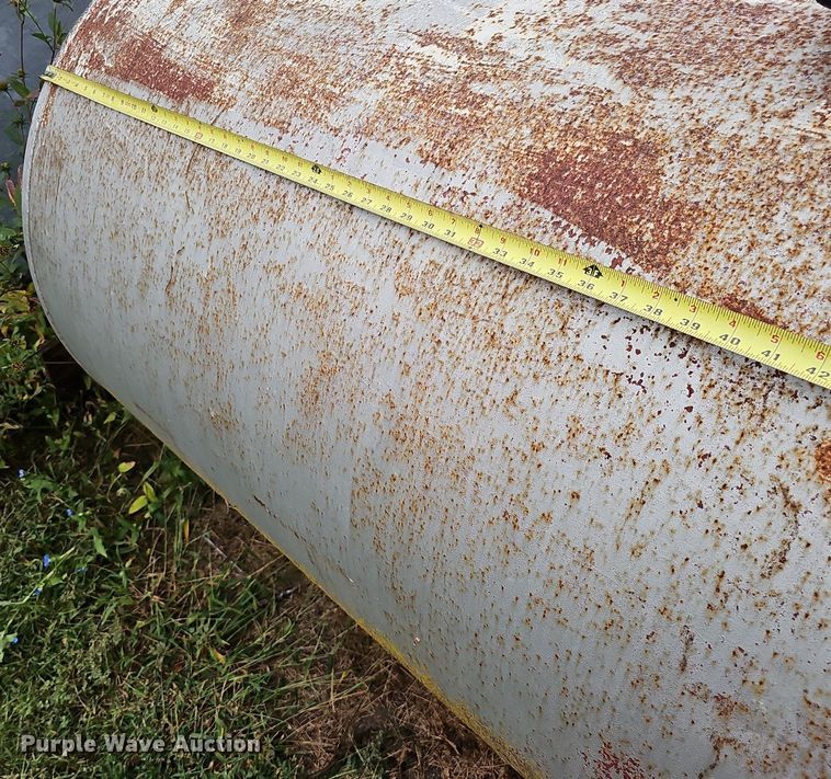 image for item DQ0225 Approximately 15 fuel tanks