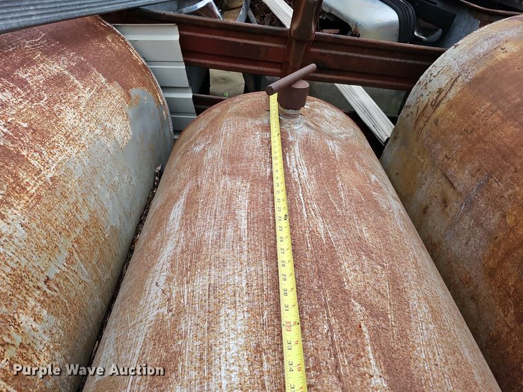 image for item DQ0225 Approximately 15 fuel tanks