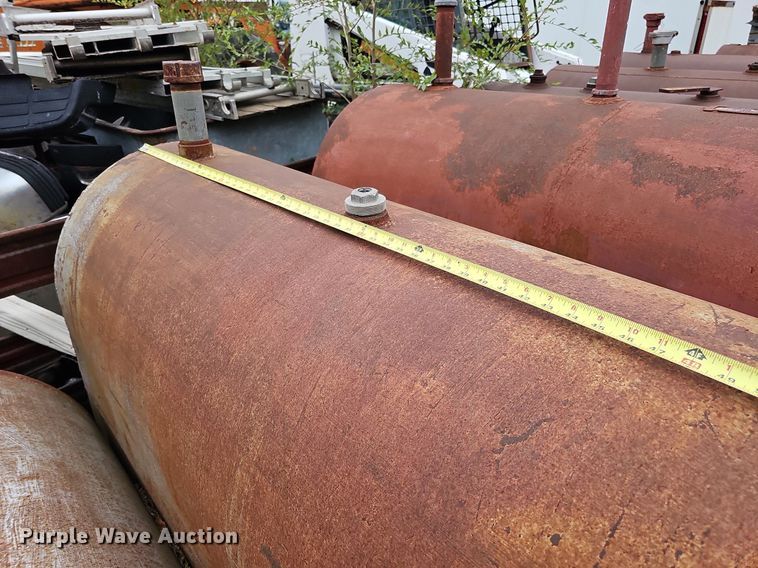 image for item DQ0225 Approximately 15 fuel tanks