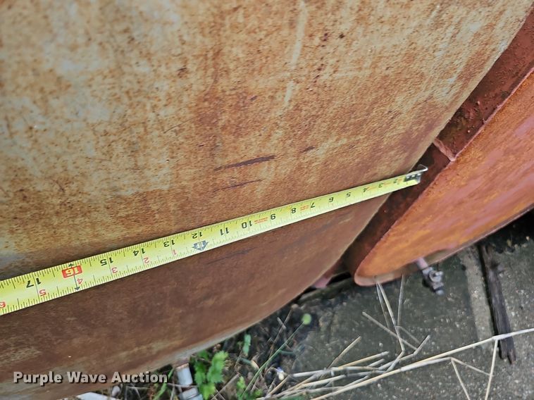 image for item DQ0225 Approximately 15 fuel tanks