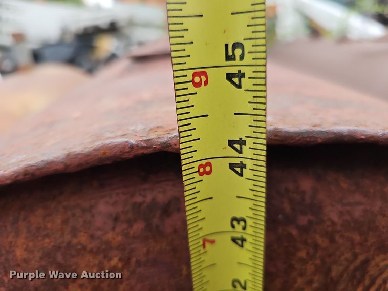 image for item DQ0225 Approximately 15 fuel tanks