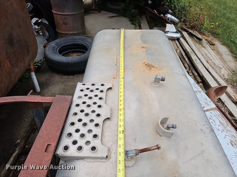 image for item DQ0225 Approximately 15 fuel tanks